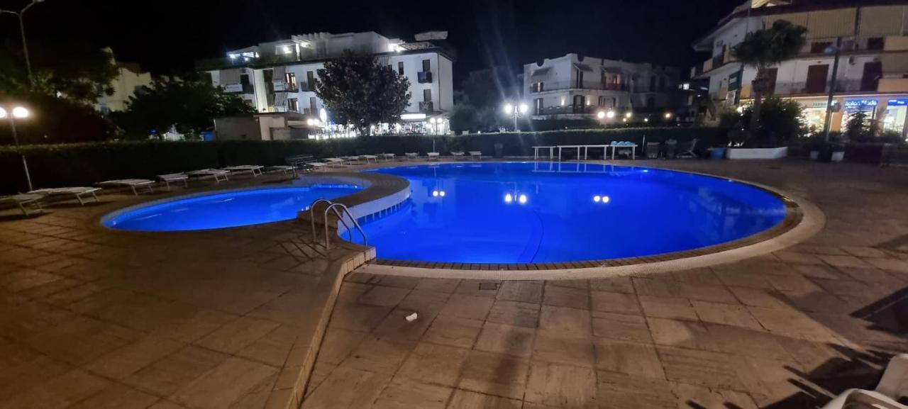 Recanati Seaside Apartment Giardini Naxos Eksteriør billede